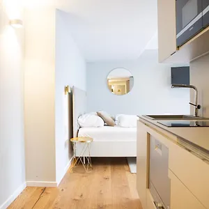 Blackhome I Contactless Check-in 아파트호텔