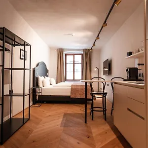 H5 Grauer Baer & , Innsbruck Austria